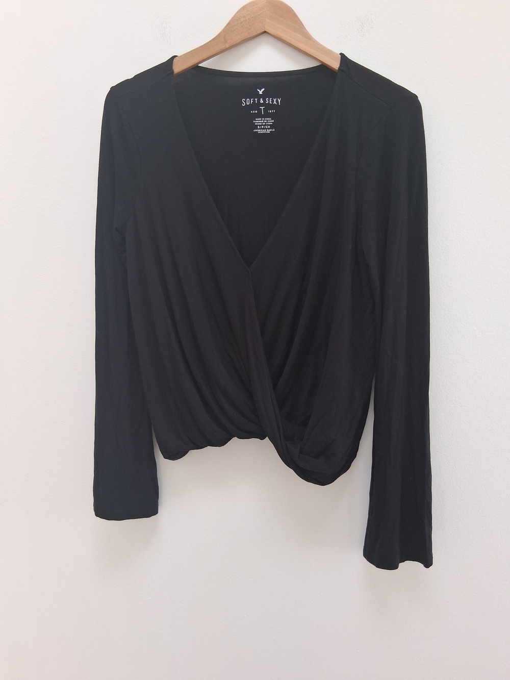 American Eagle Soft And Sexy Black V-Neck Twist-Front Wrap Long Sleeve Top Small